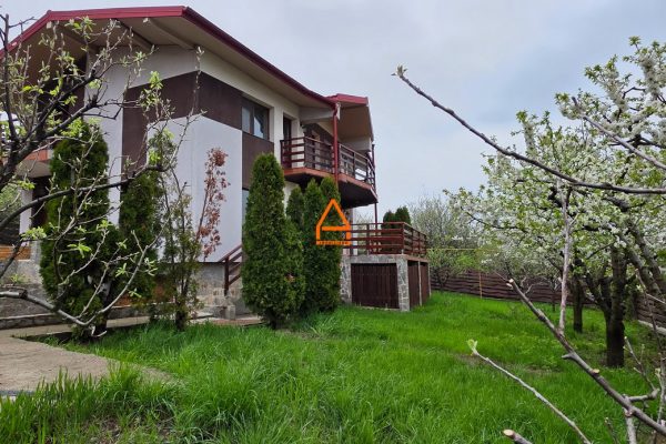 Casa / Vila – D+P+E – 225 mp – 572 mp teren – Bucium