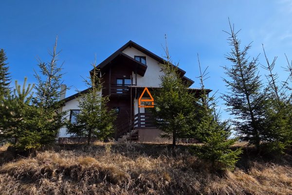 Vila / Pensiune – P+E+M – 200 mp , 3392 mp teren – Suceava , Pojorata